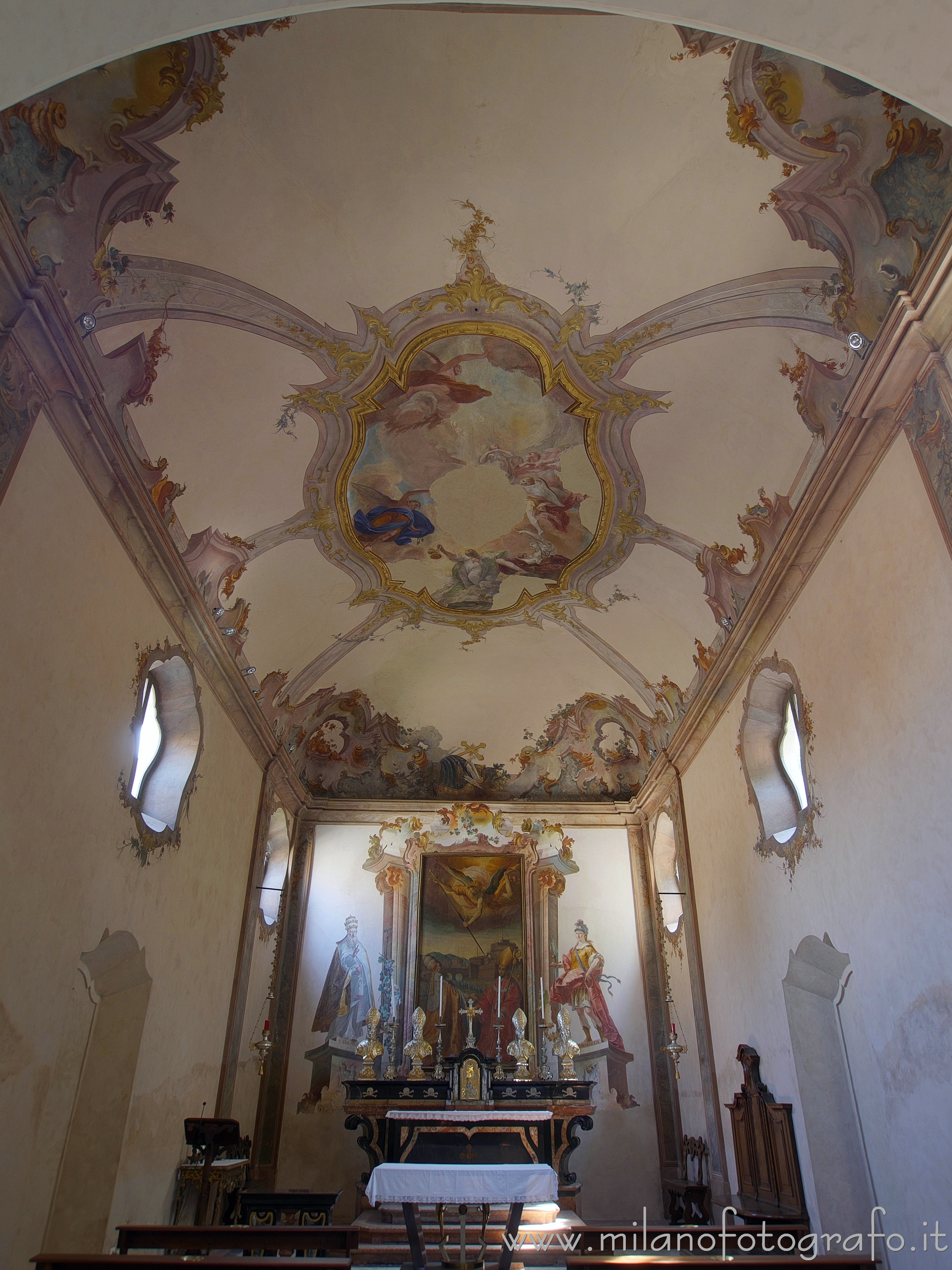 Busto Arsizio (Varese) - Parte posteriore della Chiesa di San Gregorio Magno in Camposanto - Foto a piena risoluzione